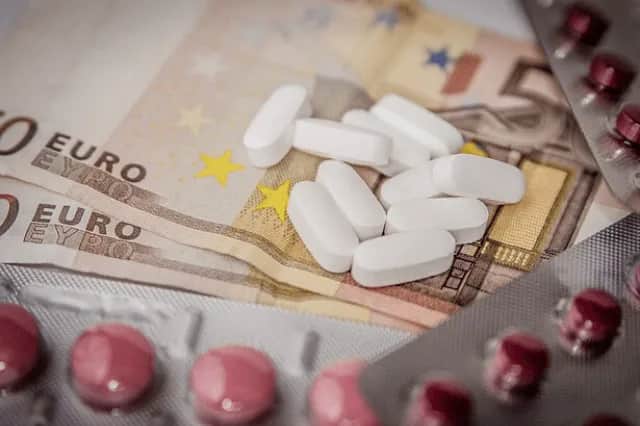 Jak radzić sobie z 2 zajęciami komorniczymi z wynagrodzenia?