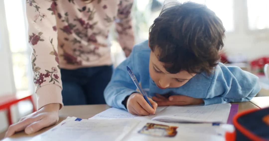 Ile zeszytów do 5 klasy? Kluczowe informacje, które musisz znać