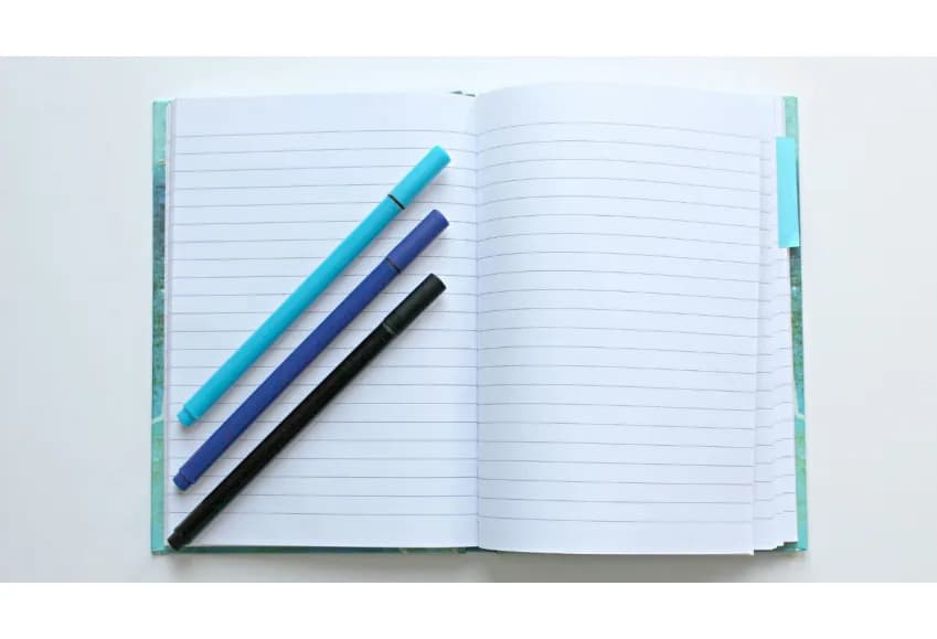 Zeszyt do techniki w linie czy w kratkę – co wybrać, by nie żałować?